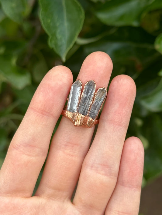 Quartz point ring adjustable